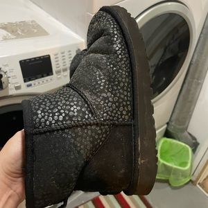 Women’s mini Uggs size 8